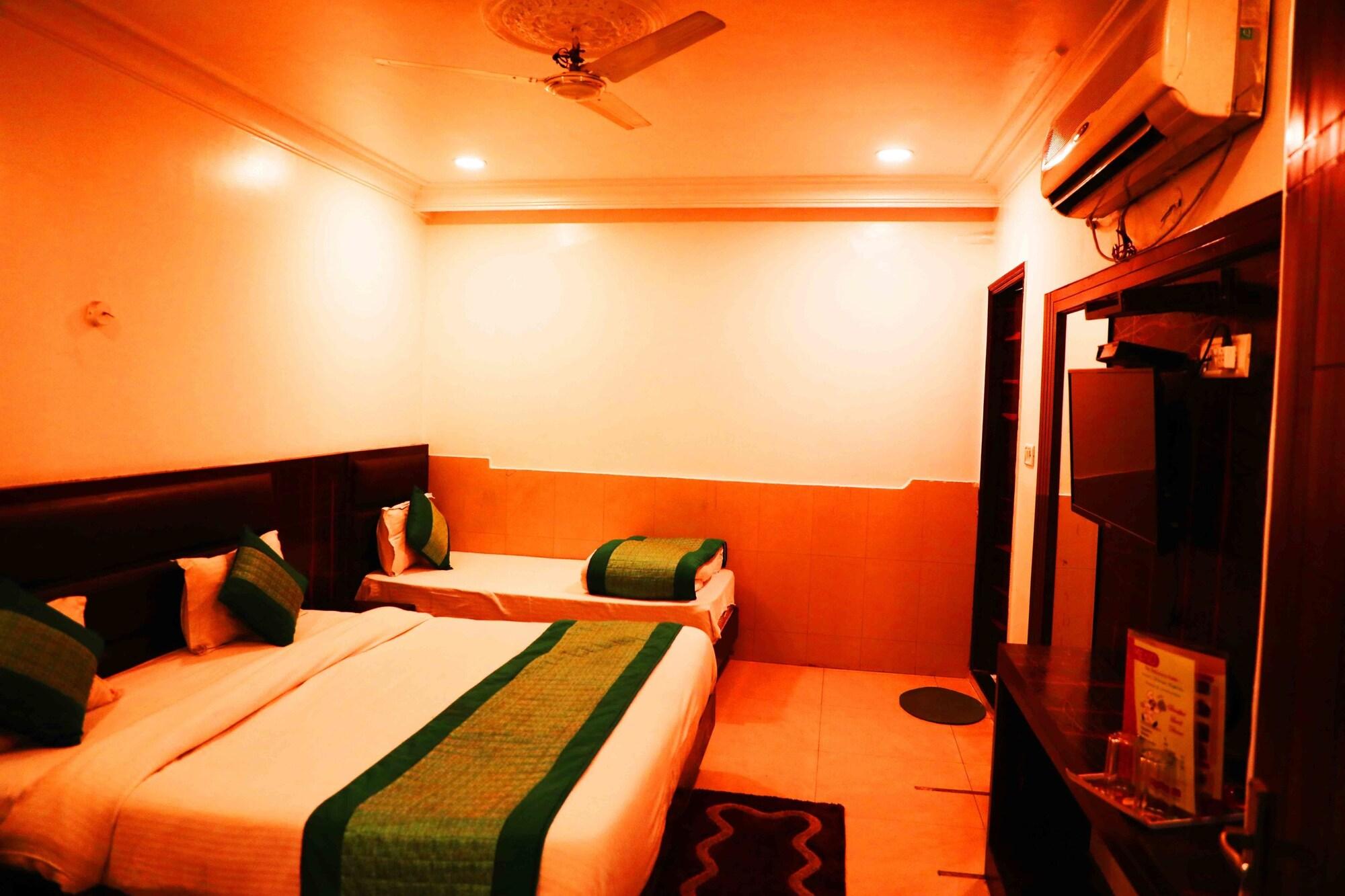 Oyo Flagship Kumar Palace New Delhi Ngoại thất bức ảnh