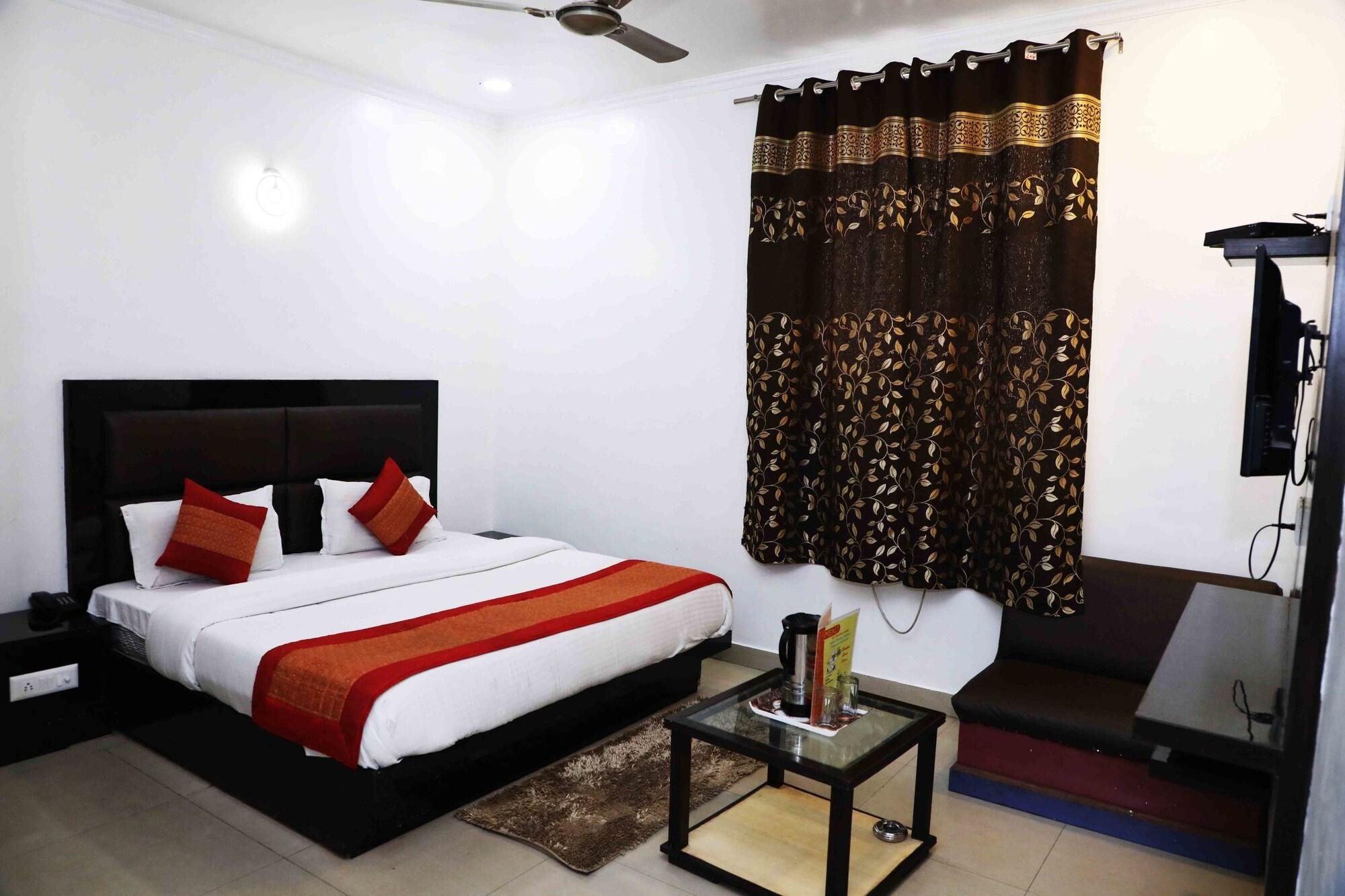 Oyo Flagship Kumar Palace New Delhi Ngoại thất bức ảnh